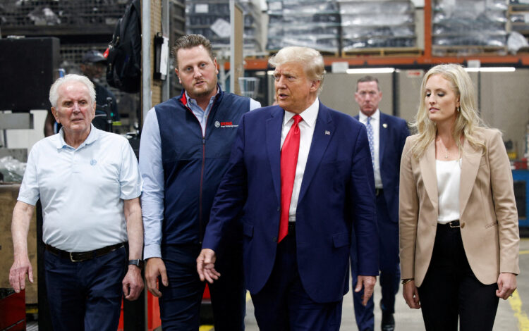 Trump obiskal tovarno avtomobilov