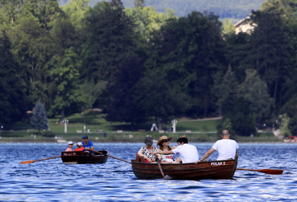 Leseni čolni na Blejskem jezeru