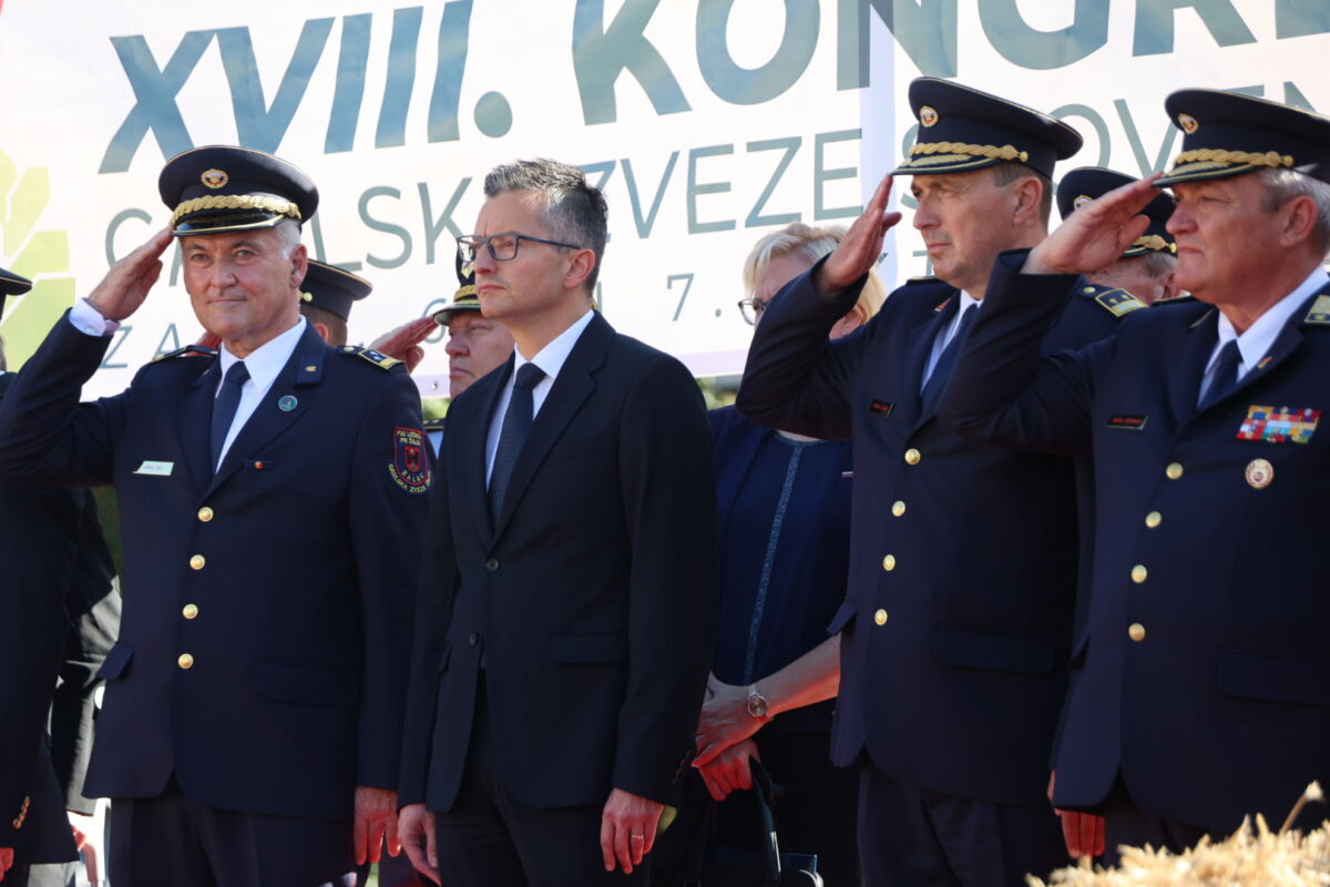 Slovenski gasilci imajo novega poveljnika, na ulicah Žalca parada (VÍDEO)