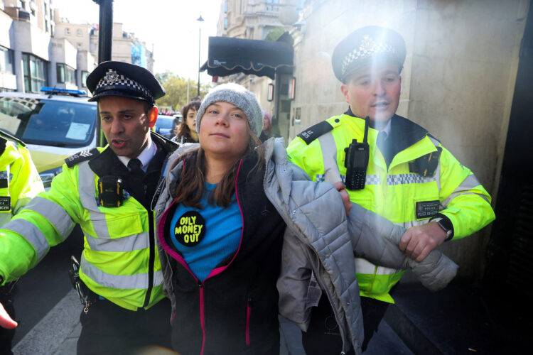 londonski policisti pridržali Greto Thunberg