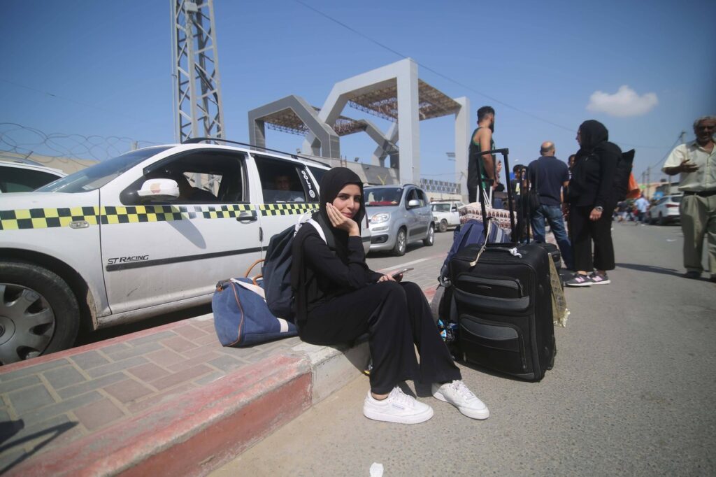 Palestinci na mejnem prehodu Rafa