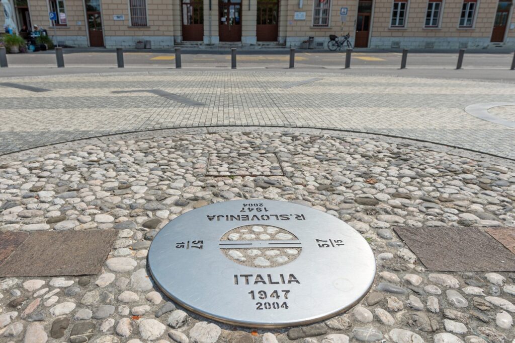 Meja med Italijo in Slovenijo v Gorici oziroma Novi Gorici 