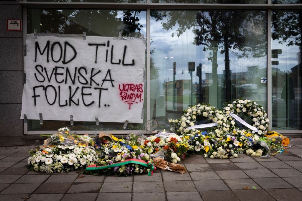 Islamist v Bruslju ustrelil švedska nogometna navijača