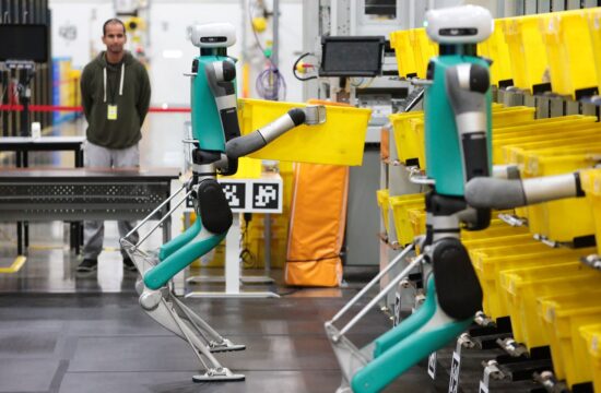 Amazon, humanoidni robot, Digit, skladišče,avtomatzacija