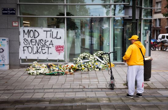 Cvetje na prizorišču terorističnega napada v Briuslju