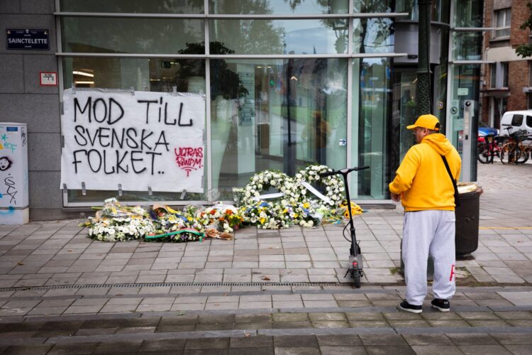 Cvetje na prizorišču terorističnega napada v Briuslju