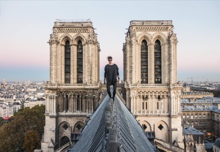 Simon Nogueira. parkour, traceur, Pariz, Francija, Notre Dame