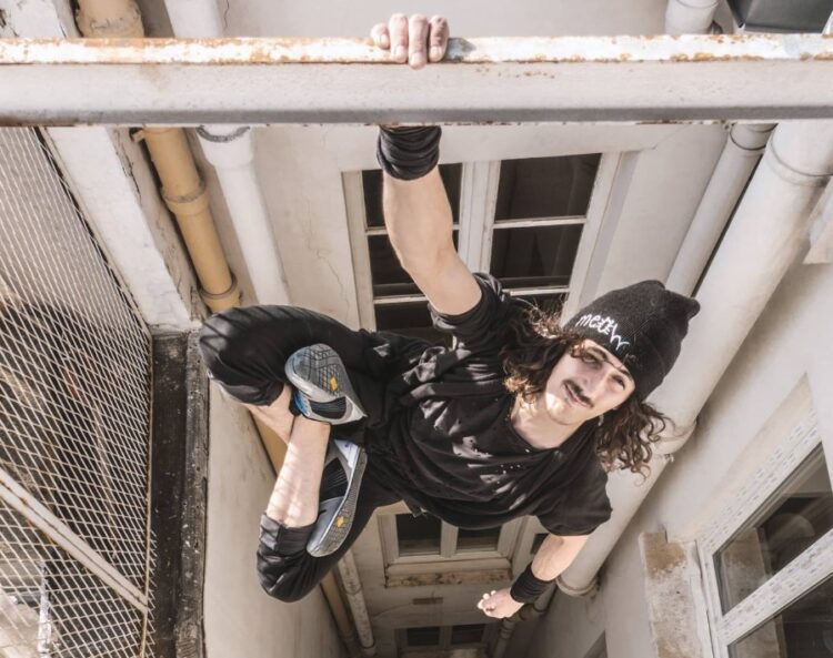 Simon Nogueira. parkour, traceur, Pariz, Francija, Notre Dame