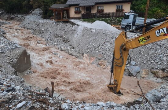 Posredovanje med oktoberskimi poplavami v Kamniku