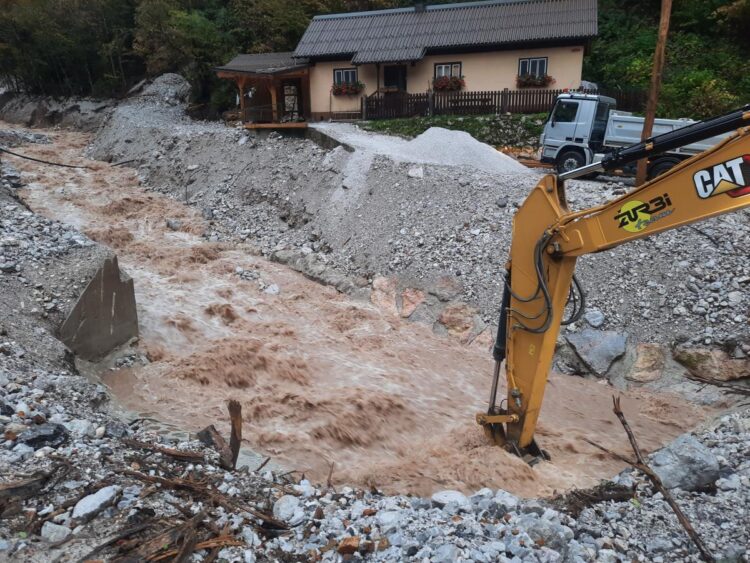 Posredovanje med oktoberskimi poplavami v Kamniku