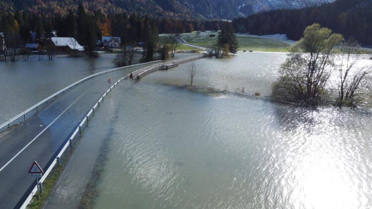 Presihajoče jezero Ledine