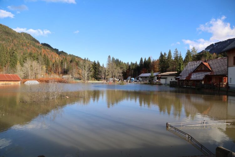 Presihajoče jezero Ledine