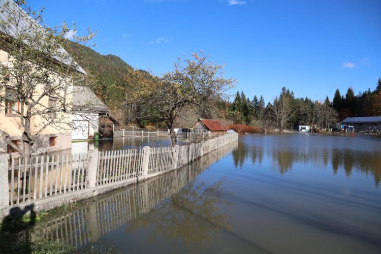 Presihajoče jezero Ledine