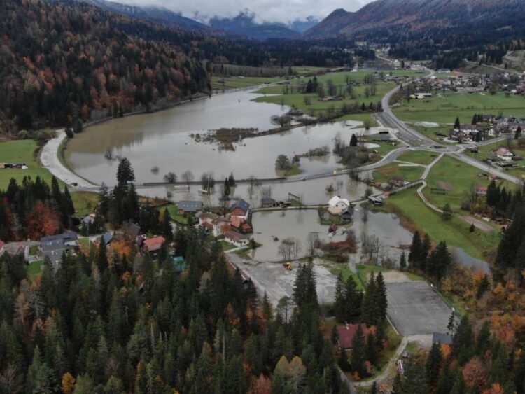 Presihajoče jezero Ledine