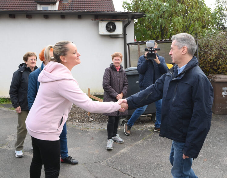 Golob na obisku v Sneberjah