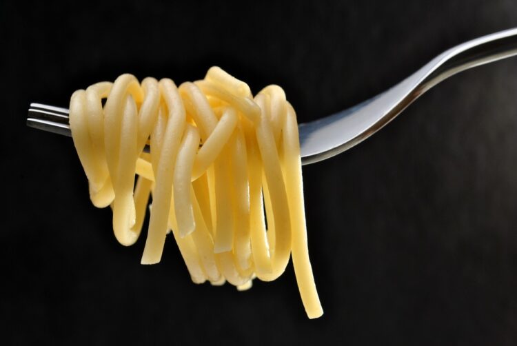 špageti, pašta, vilice, testenine