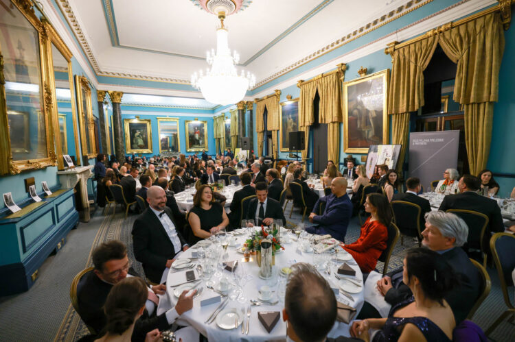 Gala večerja v Londonu