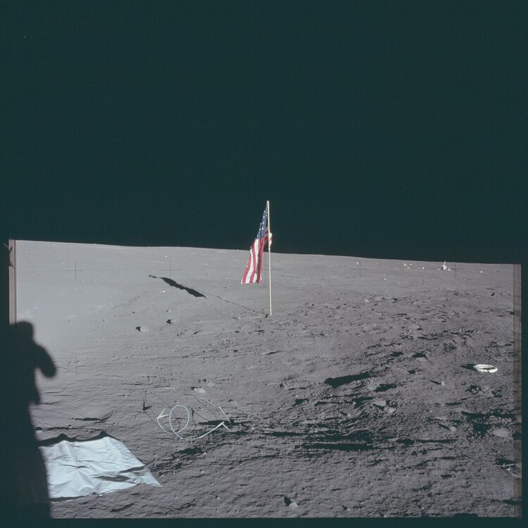 ameriška zastava na Luni