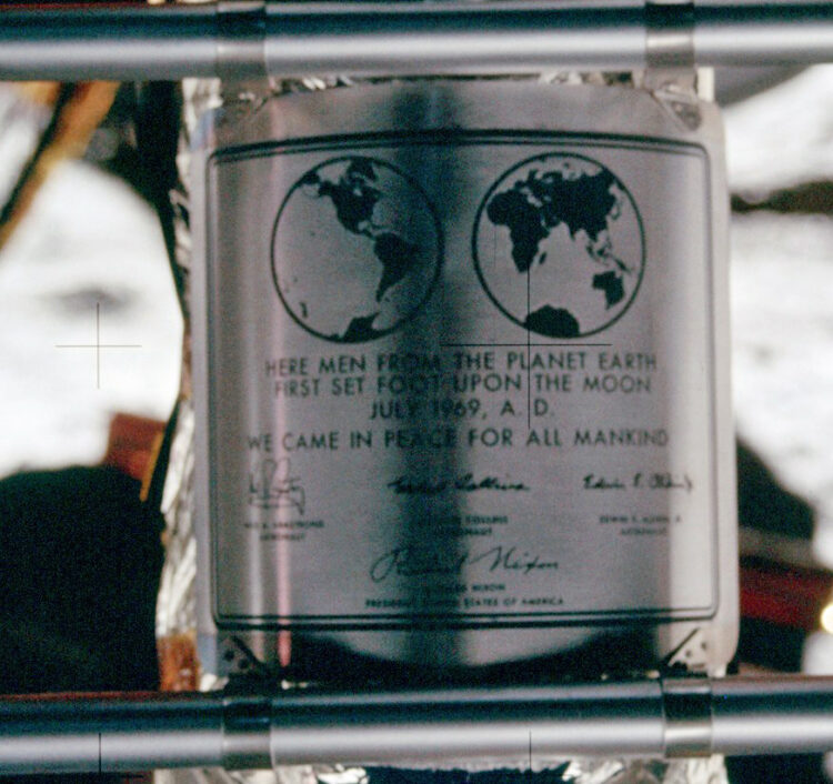Luna, Apollo 11, spominska plošča, pristanek na Luni