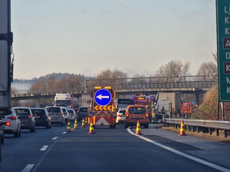 Nesreča na štajerski avtocesti pred Krtino