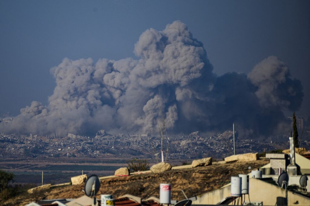 Dim po raketnem napadu na Gazo