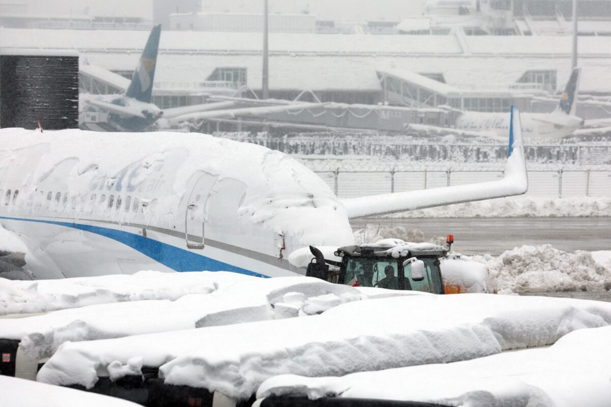 Winterchaos: München von der Welt abgeschnitten, Flugzeuge stecken unter Schnee fest (FOTO & VIDEO)