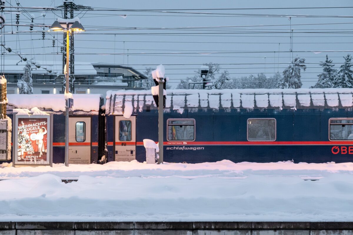 Die Lage in Österreich und Deutschland beruhigt sich, es gibt weiterhin Probleme im Schienenverkehr