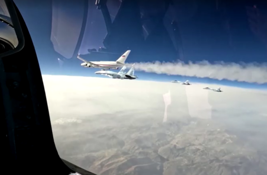 Vladimirja Putina so na poti v Združene arabske emirate spremljala bojna letala