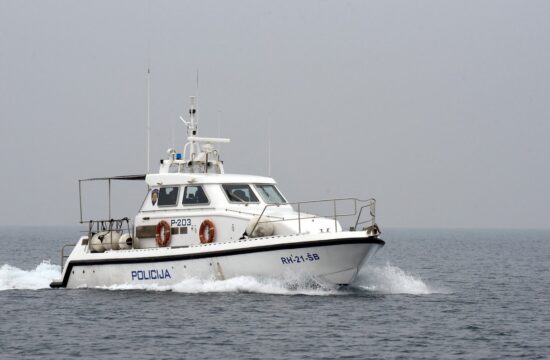 hrvaški policijski čoln