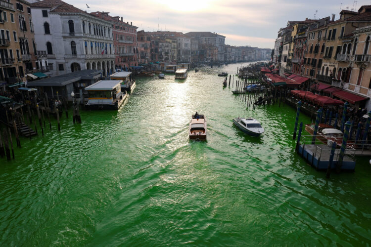 zelena reka v Benetkah