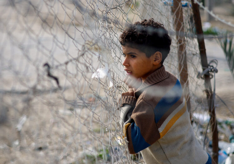 Palestinski deček v begunskem taborišču v Rafi