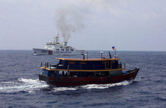Filipinska in Kitajska ladja v Južnokitajskem morju