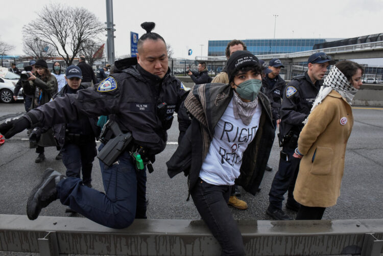 propalestinski protestniki blokirali letališča ZDA