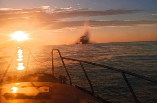 Ladja Črnem morju zadela mino