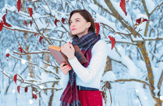 ženska, zima, knjiga