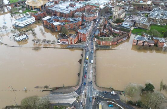 poplavljene ceste v angliji