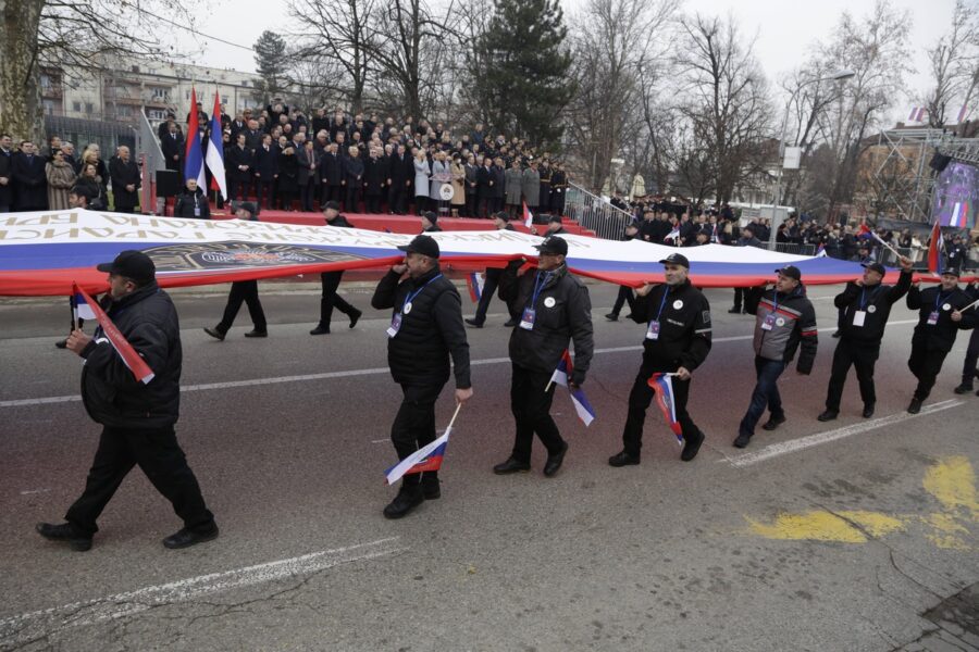 Neustavni Praznik, Ki Vsako Leto Dviguje Ogromno Prahu - N1