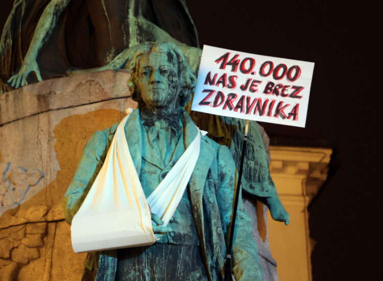 transparent na Prešernovem spomeniku