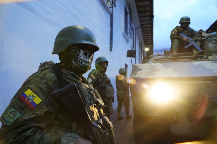 Vojska in policija na ulicah Ekvadorja