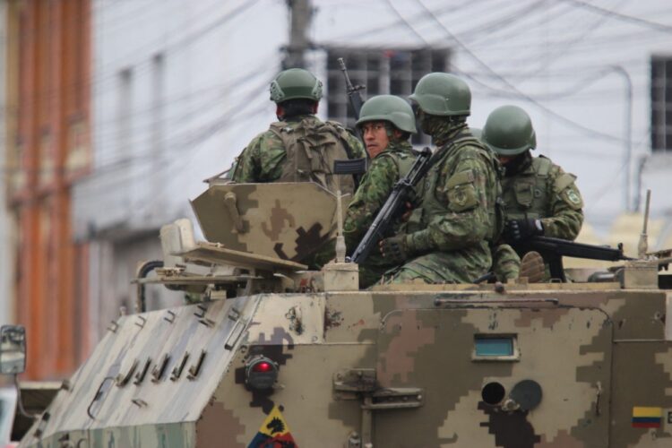 Vojska in policija na ulicah Ekvadorja