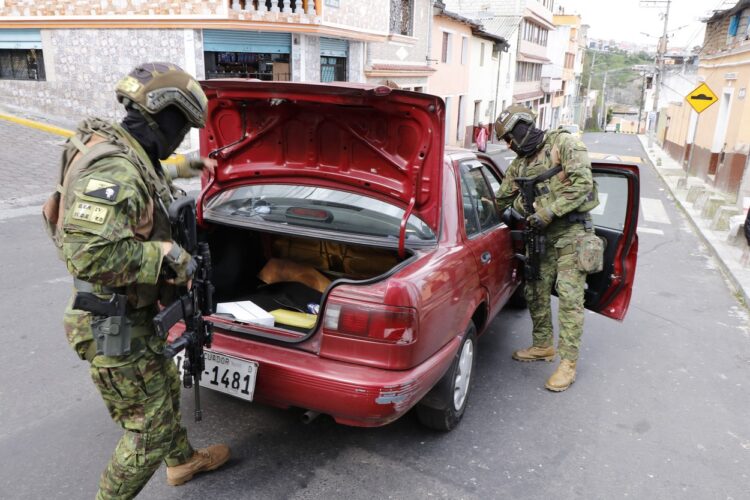 Vojaška kontrola avtomobilov v Ekvadorju