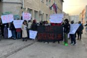 Protest pred azilnim domom