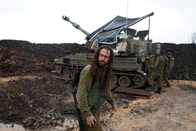 Izraelski vojak na meji z Libanonom