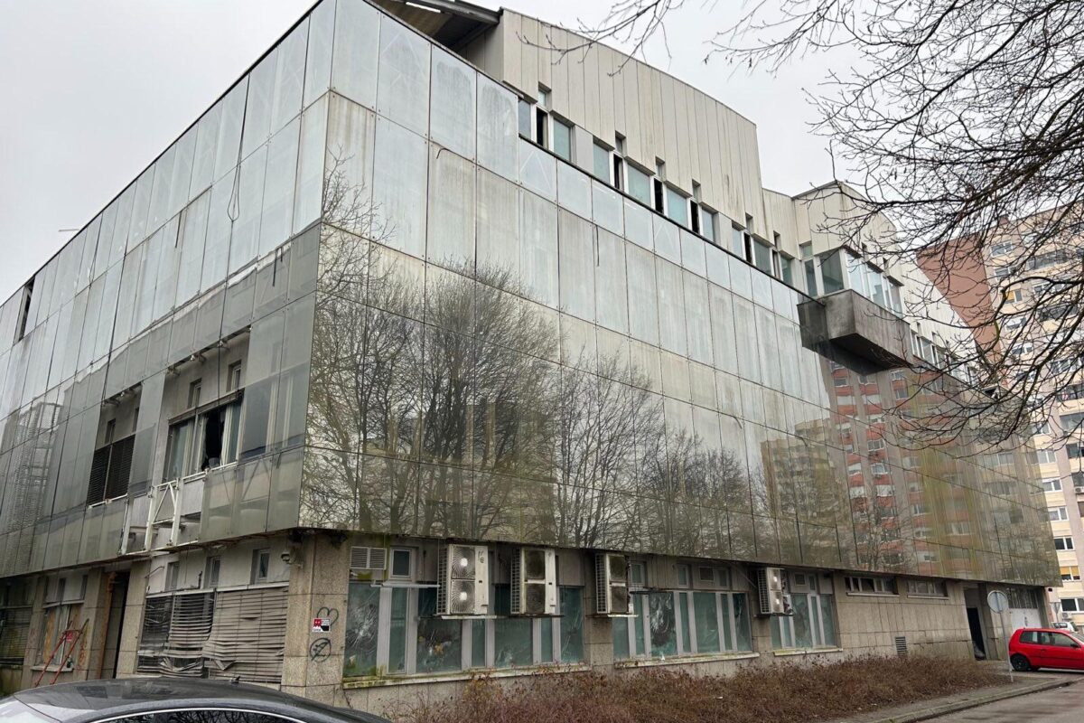 Državno odvetništvo v novo cenitev sodne stavbe na Litijski