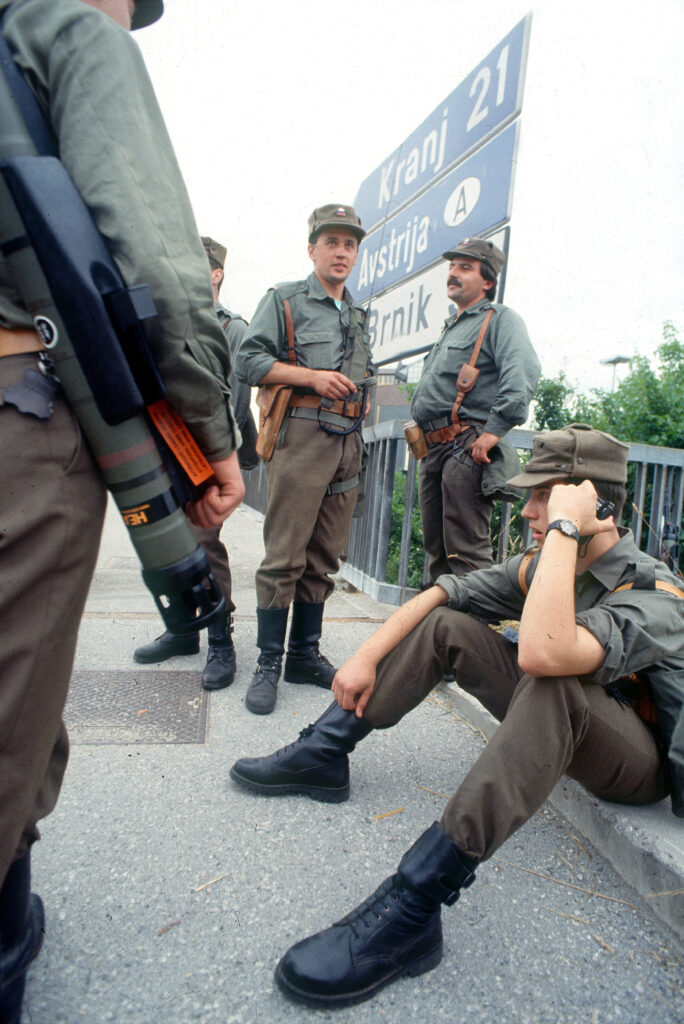 Vojaki med vojno za Slovenijo leta 1991