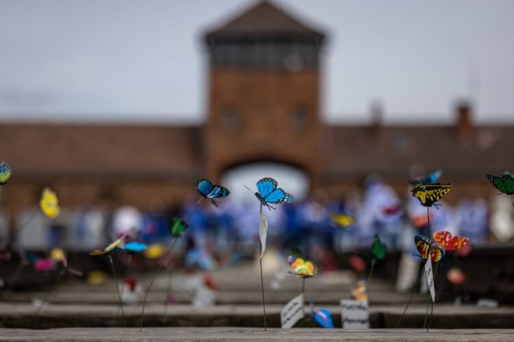 Ob dnevu spomina na žrtve holokavsta opozorila na naraščanje antisemitizma