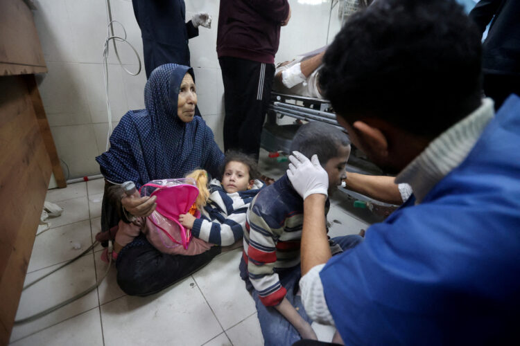 Poškodovani palestinski otroci v bolnišnici Naser