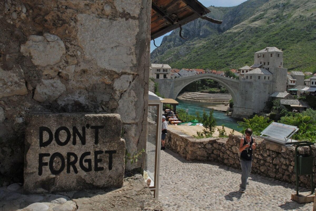 30 let od smrti TV-ekipe Rai v Mostarju: med njimi je bil tudi Slovenec