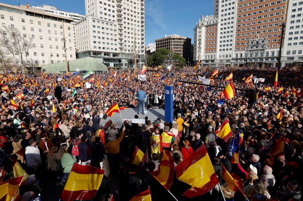 Protest v madridu. Ljudje nasprotujejo zakonu o amnestiji katalosnkim separistom