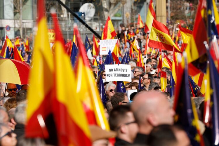 Protest v madridu. Ljudje nasprotujejo zakonu o amnestiji katalosnkim separistom